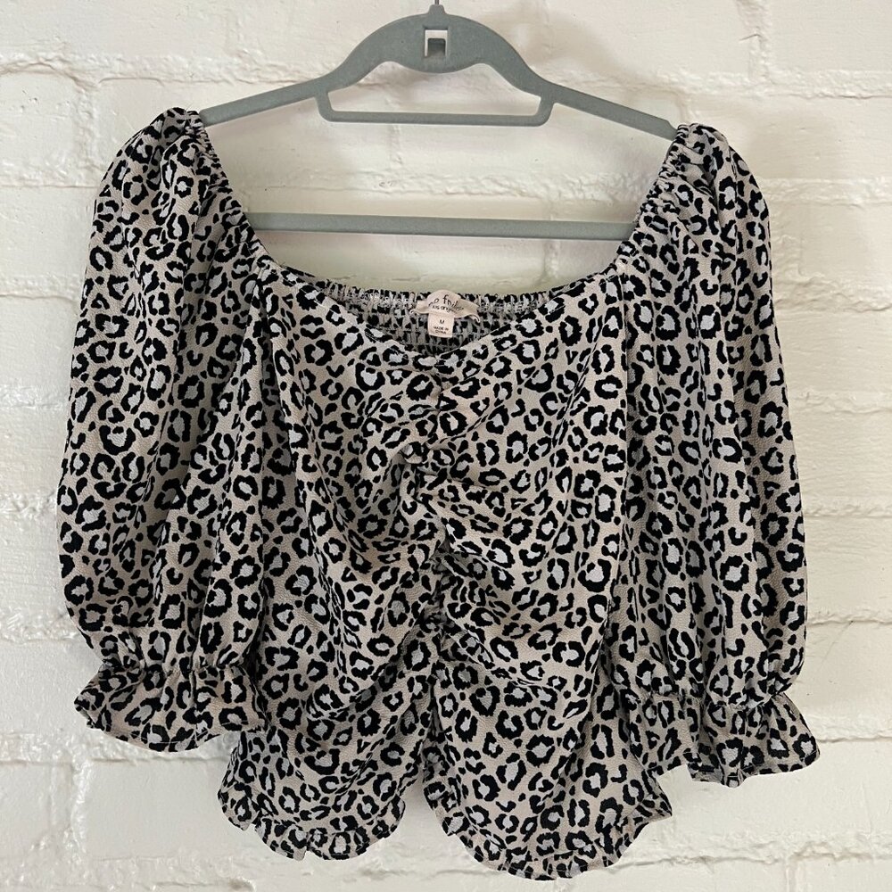 No Frills Crop Top Women's Size Medium Black and White Animal Print Blouse